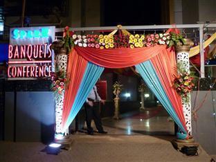 Sampoorna Hotel Mumbai Exterior photo